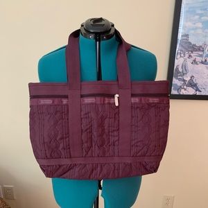 Quilted tote bag with cosmetic bag